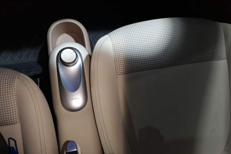 Used Wuling Hongguang MINIEV 2025 Four-Door Version Advanced Edition Gear Lever