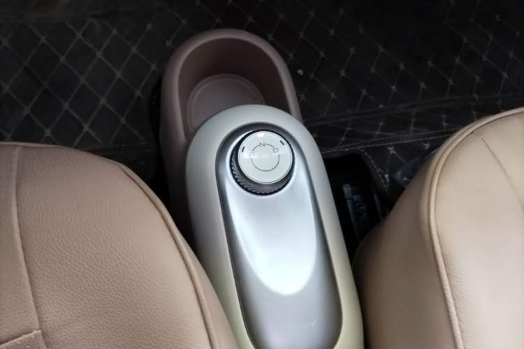 Used Wuling Hongguang MINIEV 2025 Four-Door Version Premium Edition Gear Lever