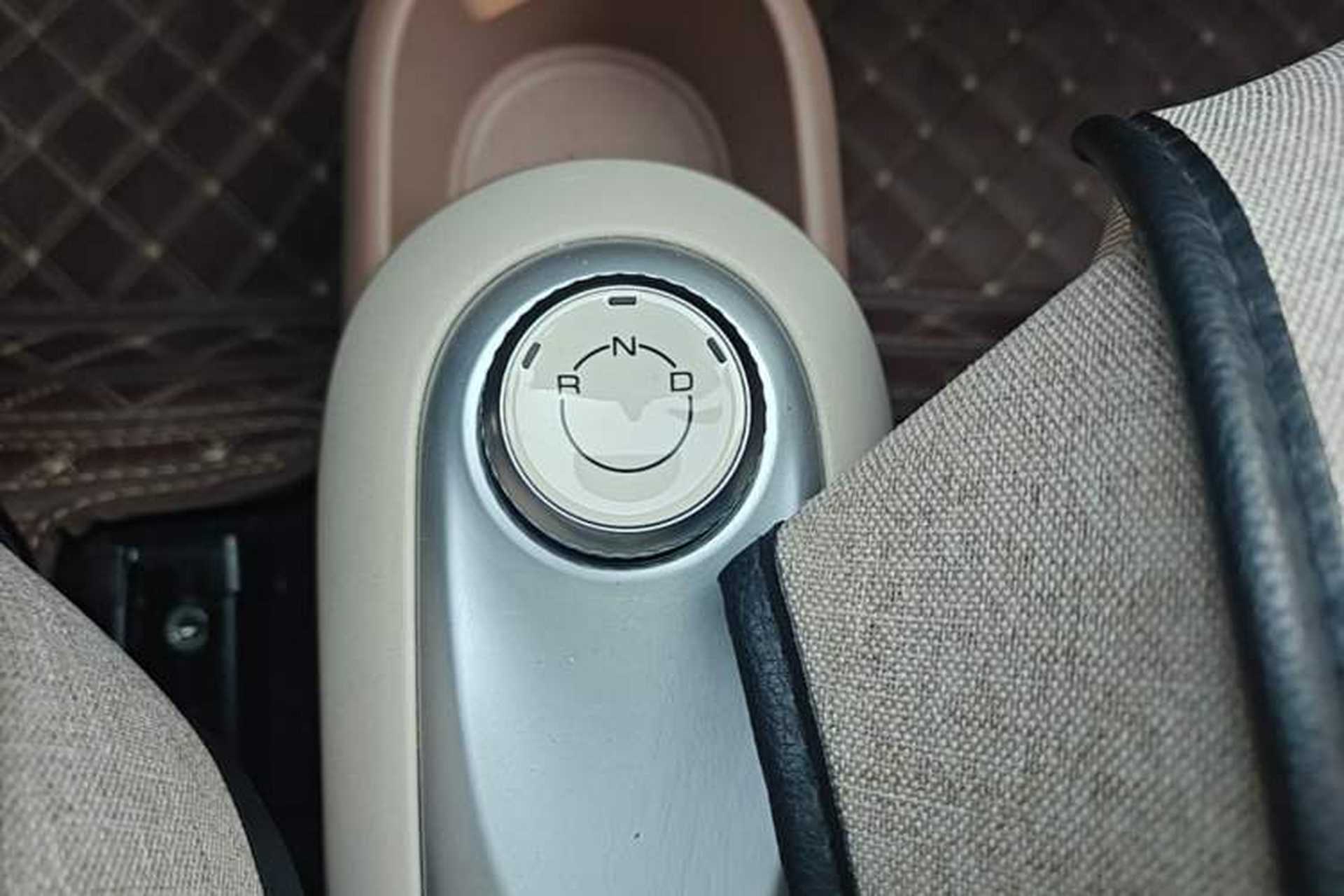 Used Wuling Hongguang MINIEV 2025 Four-Door Version Advanced Edition Gear Lever