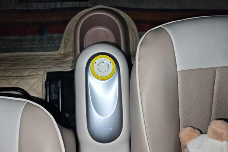Used Wuling Hongguang MINIEV 2025 Four-Door Version Advanced Edition Gear Lever