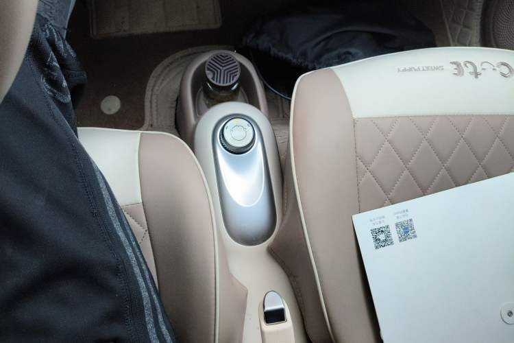 Used Wuling Hongguang MINIEV 2025 Four-Door Version Advanced Edition Gear Lever