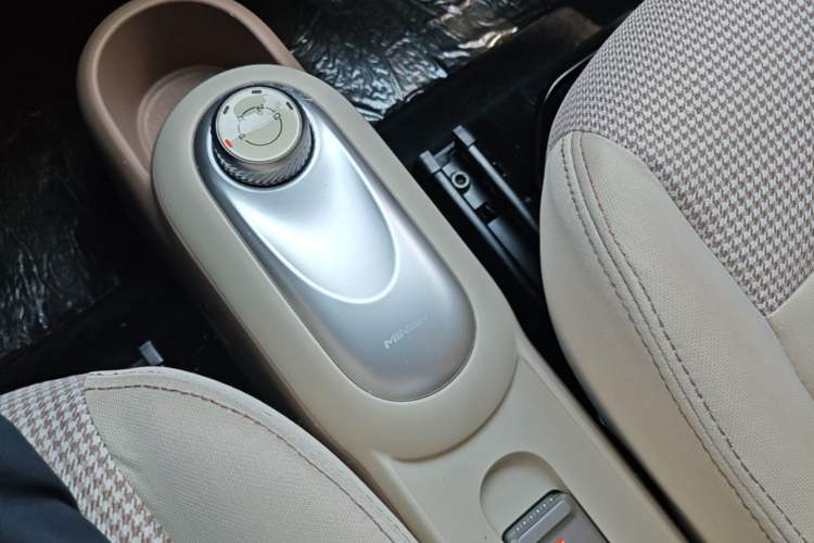 Used Wuling Hongguang MINIEV 2025 Four-Door Version Zhenxiang+ Edition Gear Lever