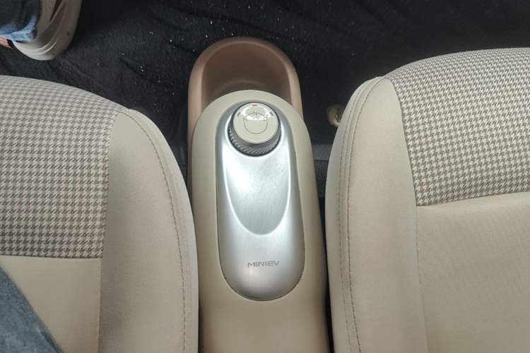 Used Wuling Hongguang MINIEV 2025 Four-Door Version Advanced Edition Gear Lever