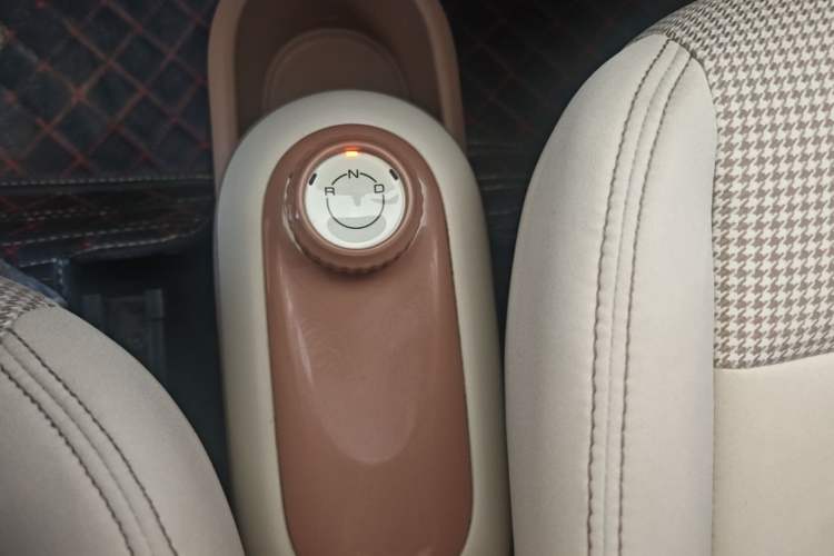 Used Wuling Hongguang MINIEV 2025 Four-Door Version Advanced Edition Gear Lever