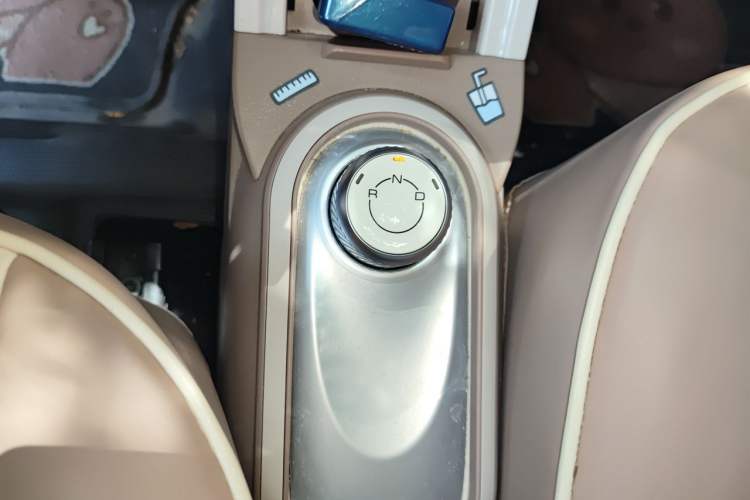 Used Wuling Hongguang MINIEV 2025 Four-Door Version Advanced Edition Gear Lever