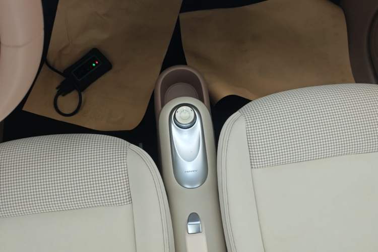 Used Wuling Hongguang MINIEV 2025 Four-Door Version Advanced Edition Gear Lever