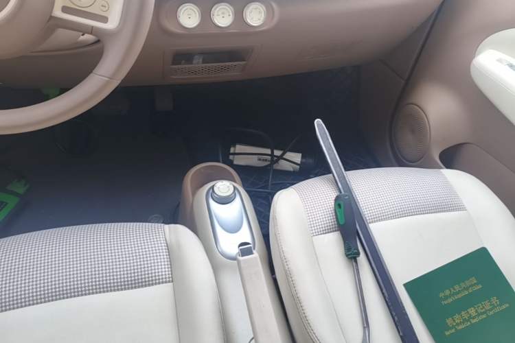 Used Wuling Hongguang MINIEV 2025 Four-Door Version Advanced Edition Gear Lever