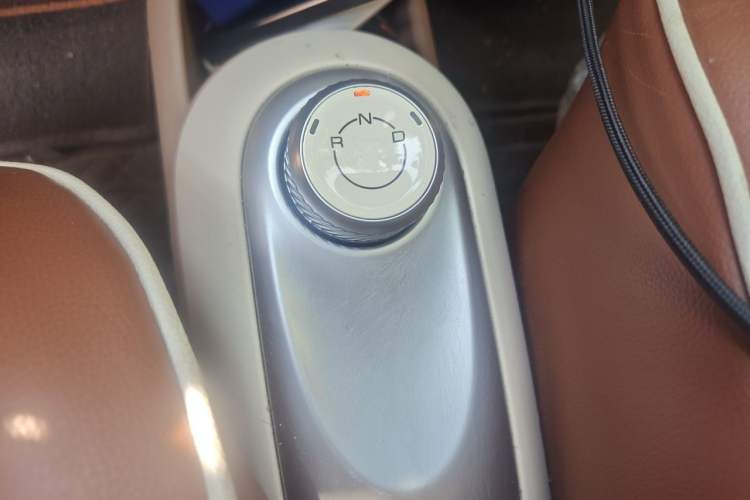 Used Wuling Hongguang MINIEV 2025 Four-Door Version Advanced Edition Gear Lever