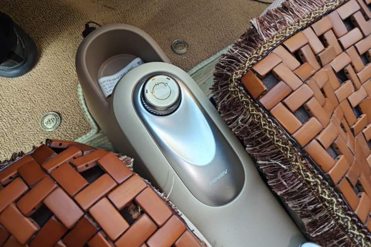 Used Wuling Hongguang MINIEV 2025 Four-Door Version Advanced Edition Gear Lever