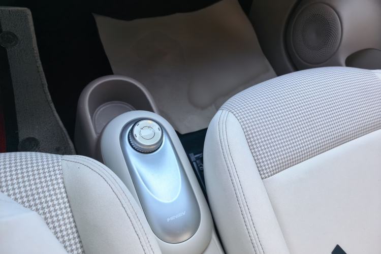 Used Wuling Hongguang MINIEV 2025 Four-Door Version Premium Edition Gear Lever