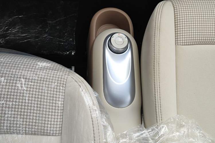 Used Wuling Hongguang MINIEV 2025 Four-Door Version Advanced Edition Gear Lever