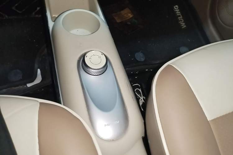 Used Wuling Hongguang MINIEV 2025 Four-Door Version Advanced Edition Gear Lever