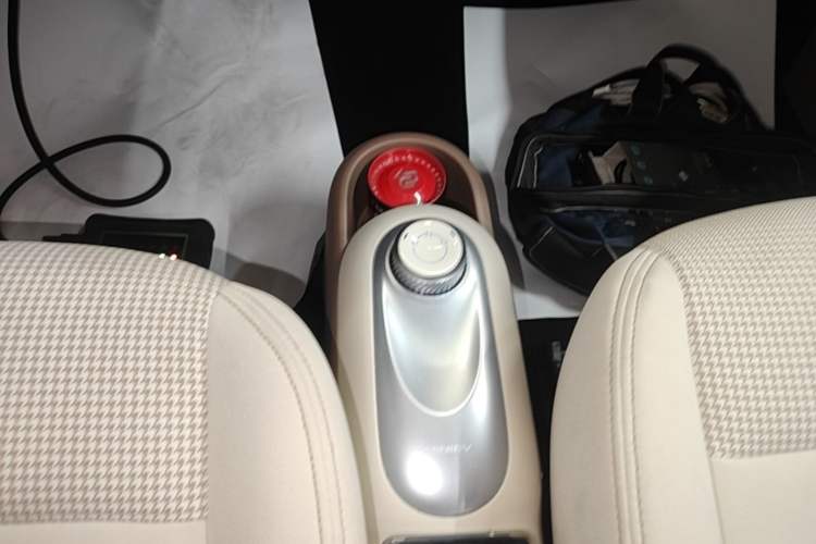 Used Wuling Hongguang MINIEV 2025 Four-Door Version Advanced Edition Gear Lever