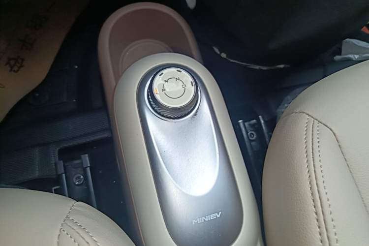 Used Wuling Hongguang MINIEV 2025 Four-Door Version Zhenxiang+ Edition Gear Lever