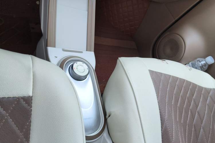 Used Wuling Hongguang MINIEV 2025 Four-Door Version Zhenxiang+ Edition Gear Lever