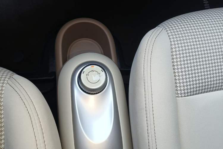 Used Wuling Hongguang MINIEV 2025 Four-Door Version Advanced Edition Gear Lever