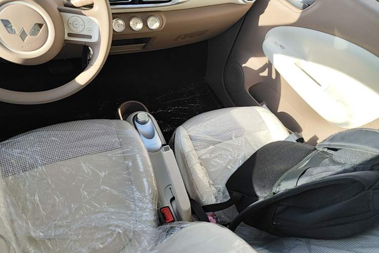 Used Wuling Hongguang MINIEV 2025 Four-Door Version Advanced Edition Gear Lever