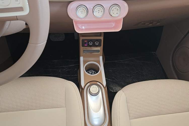 Used Wuling Hongguang MINIEV 2025 Four-Door Version Advanced Edition Gear Lever