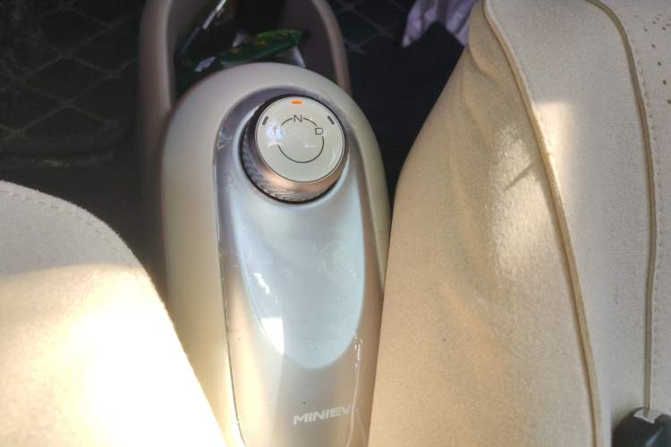 Used Wuling Hongguang MINIEV 2025 Four-Door Version Advanced Edition Gear Lever