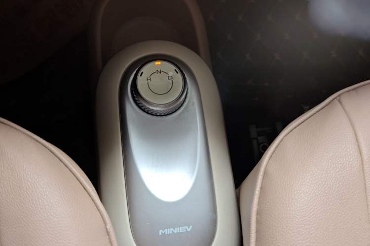 Used Wuling Hongguang MINIEV 2025 Four-Door Version Advanced Edition Gear Lever