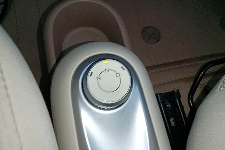 Used Wuling Hongguang MINIEV 2025 Four-Door Version Advanced Edition Gear Lever