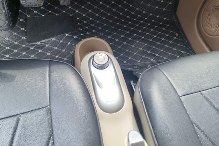Used Wuling Hongguang MINIEV 2025 Four-Door Version Advanced Edition Gear Lever