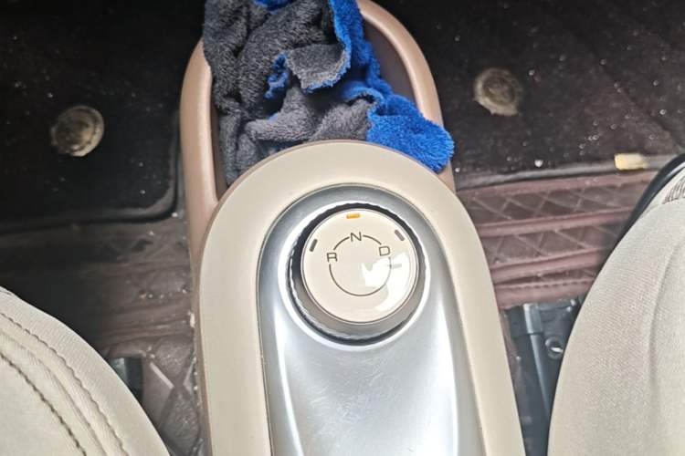 Used Wuling Hongguang MINIEV 2025 Four-Door Version Advanced Edition Gear Lever