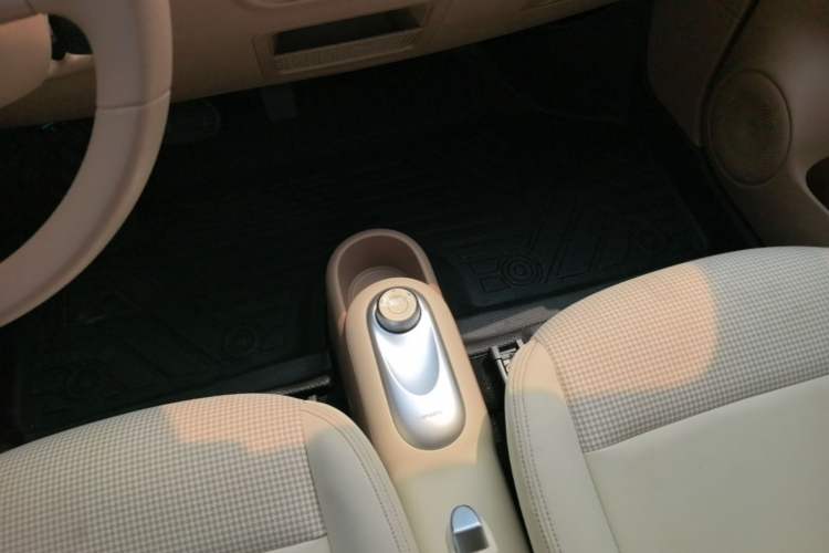 Used Wuling Hongguang MINIEV 2025 Four-Door Version Advanced Edition Gear Lever