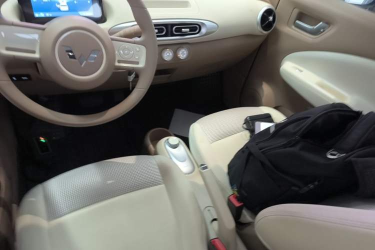 Used Wuling Hongguang MINIEV 2025 Four-Door Version Advanced Edition Gear Lever