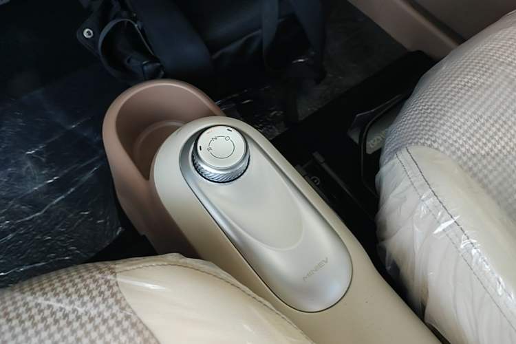 Used Wuling Hongguang MINIEV 2025 Four-Door Version Advanced Edition Gear Lever