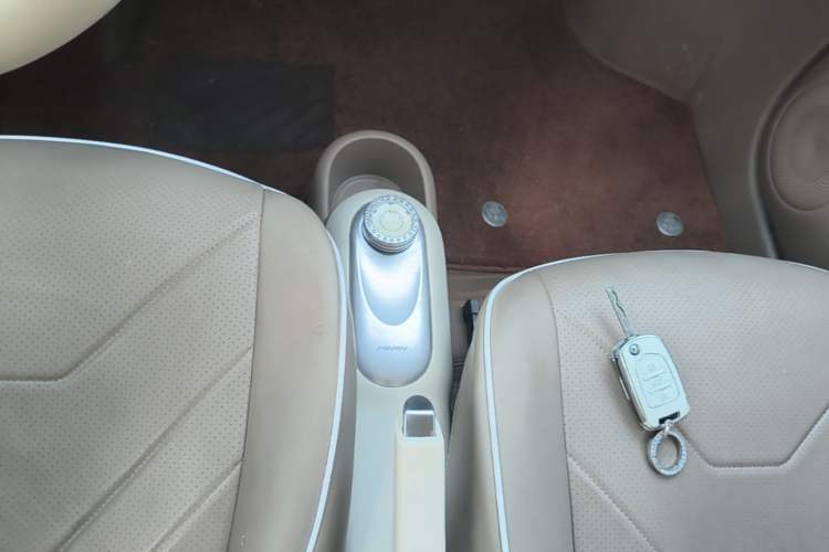 Used Wuling Hongguang MINIEV 2025 Four-Door Version Advanced Edition Gear Lever