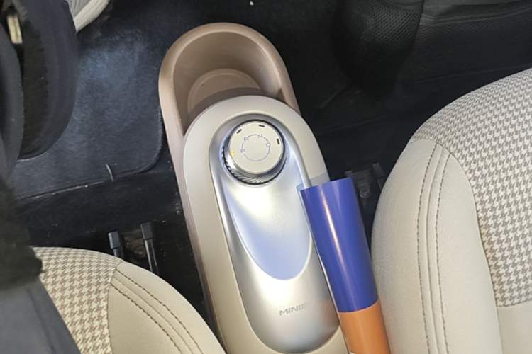 Used Wuling Hongguang MINIEV 2025 Four-Door Version Premium Edition Gear Lever