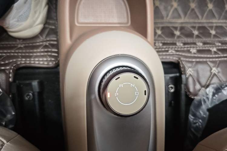 Used Wuling Hongguang MINIEV 2025 Four-Door Version Zhenxiang+ Edition Gear Lever