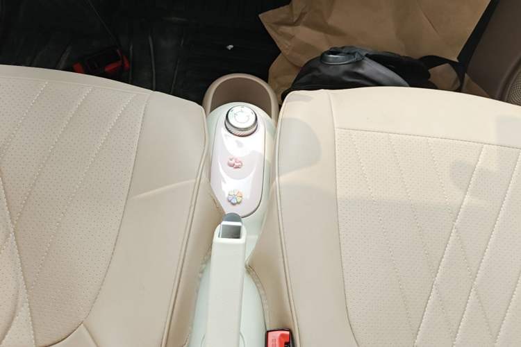 Used Wuling Hongguang MINIEV 2025 Four-Door Version Advanced Edition Gear Lever