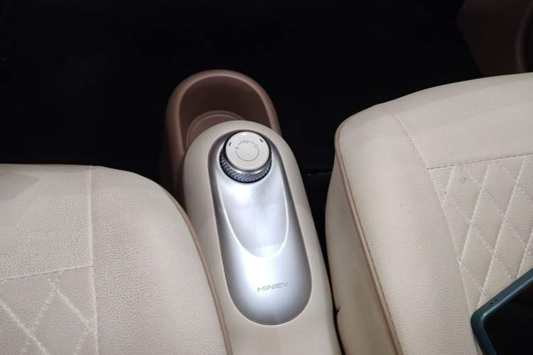 Used Wuling Hongguang MINIEV 2025 Four-Door Version Advanced Edition Gear Lever
