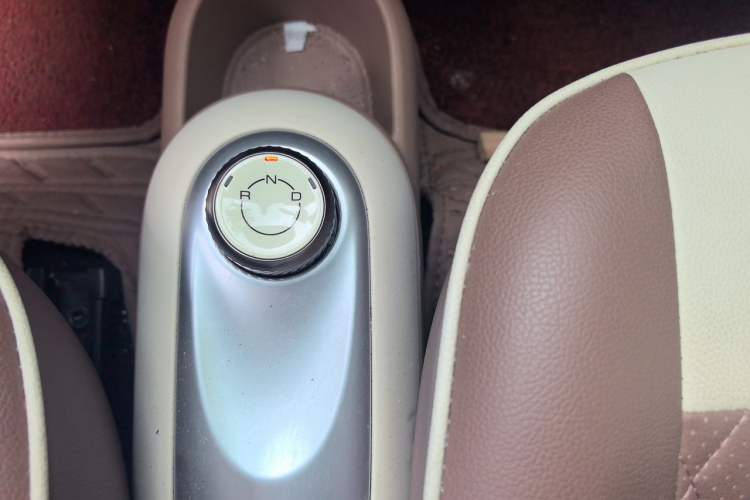 Used Wuling Hongguang MINIEV 2025 Four-Door Version Advanced Edition Gear Lever