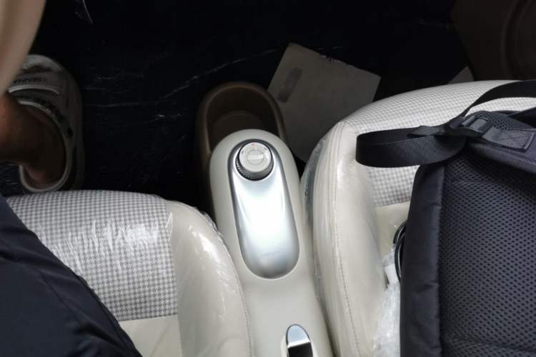 Used Wuling Hongguang MINIEV 2025 Four-Door Version Advanced Edition Gear Lever