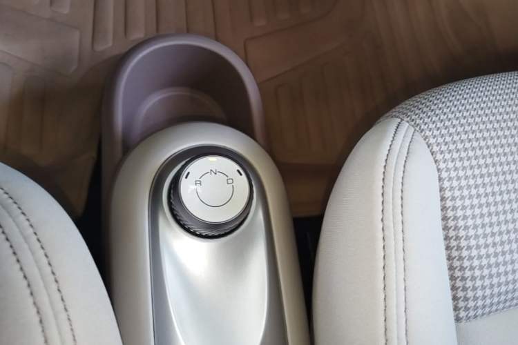 Used Wuling Hongguang MINIEV 2025 Four-Door Version Advanced Edition Gear Lever