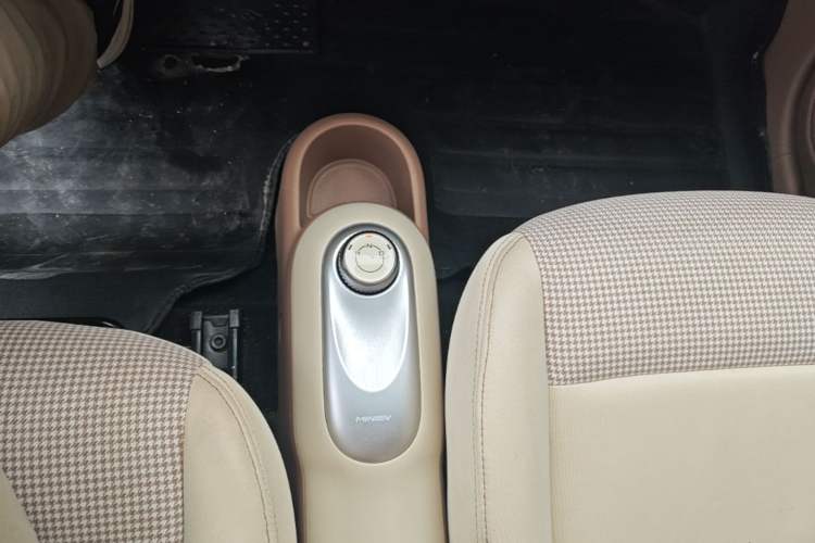 Used Wuling Hongguang MINIEV 2025 Four-Door Version Advanced Edition Gear Lever