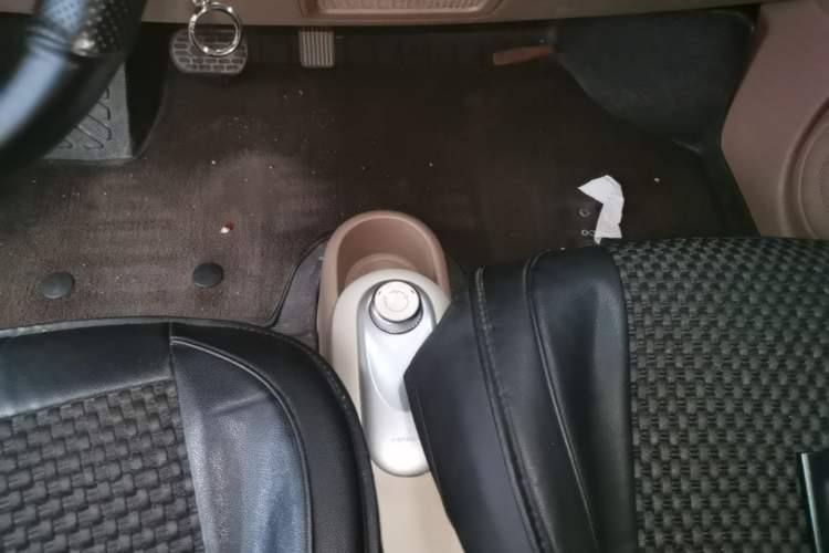 Used Wuling Hongguang MINIEV 2025 Four-Door Version Advanced Edition Gear Lever