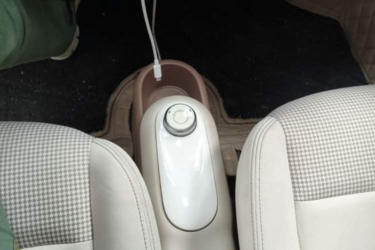 Used Wuling Hongguang MINIEV 2025 Four-Door Version Advanced Edition Gear Lever