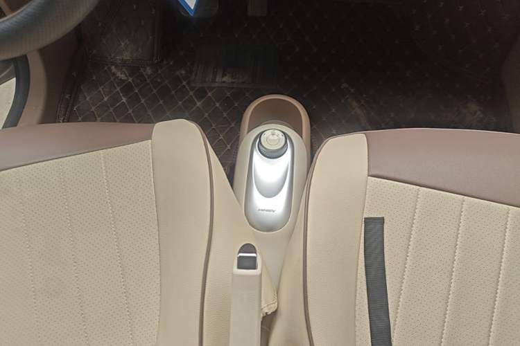 Used Wuling Hongguang MINIEV 2025 Four-Door Version Advanced Edition Gear Lever