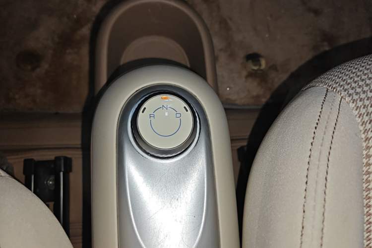 Used Wuling Hongguang MINIEV 2025 Four-Door Version Advanced Edition Gear Lever