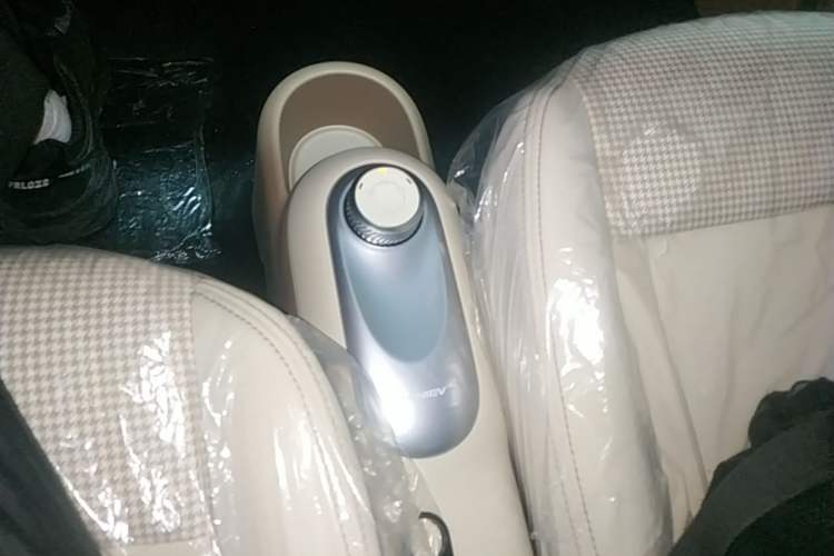 Used Wuling Hongguang MINIEV 2025 Four-Door Version Advanced Edition Gear Lever
