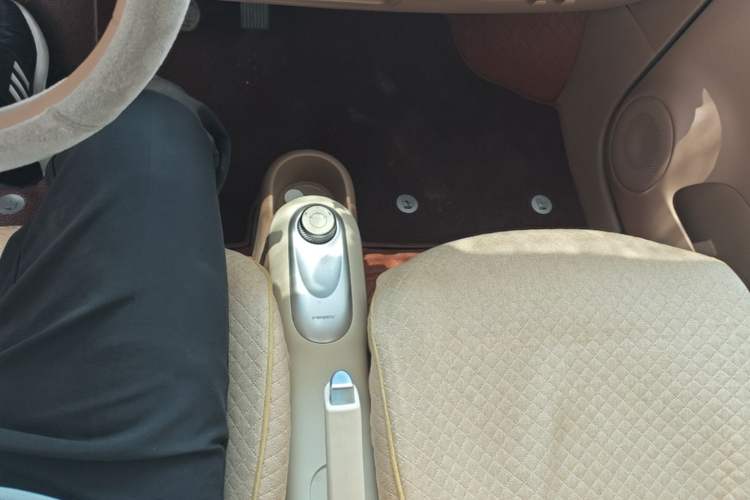 Used Wuling Hongguang MINIEV 2025 Four-Door Version Advanced Edition Gear Lever