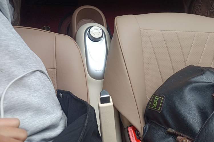 Used Wuling Hongguang MINIEV 2025 Four-Door Version Advanced Edition Gear Lever