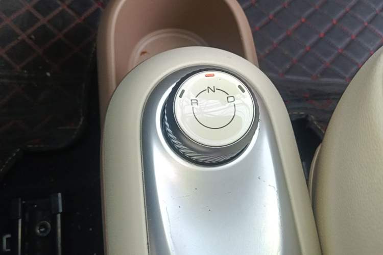 Used Wuling Hongguang MINIEV 2025 Four-Door Version Advanced Edition Gear Lever