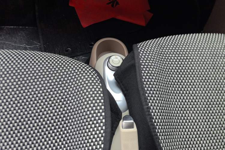 Used Wuling Hongguang MINIEV 2025 Four-Door Version Advanced Edition Gear Lever