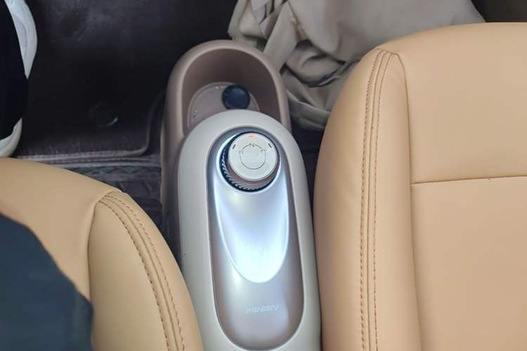 Used Wuling Hongguang MINIEV 2025 Four-Door Version Advanced Edition Gear Lever