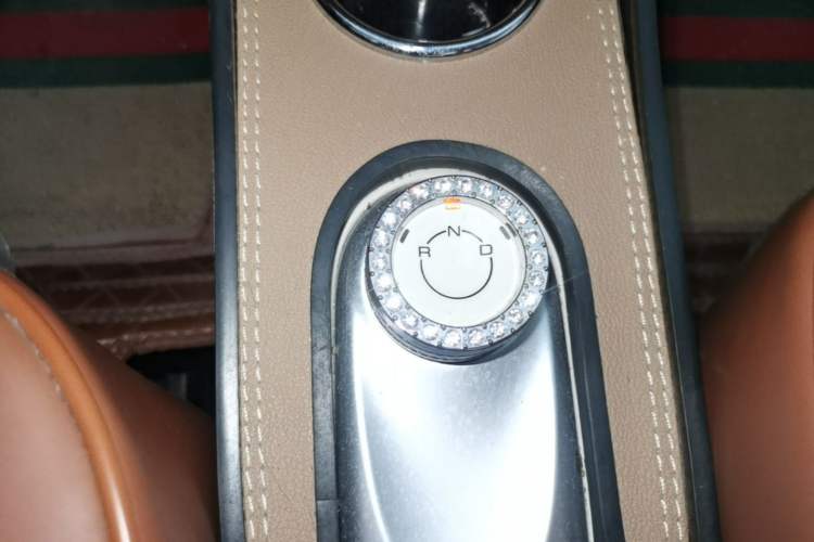 Used Wuling Hongguang MINIEV 2025 Four-Door Version Advanced Edition Gear Lever